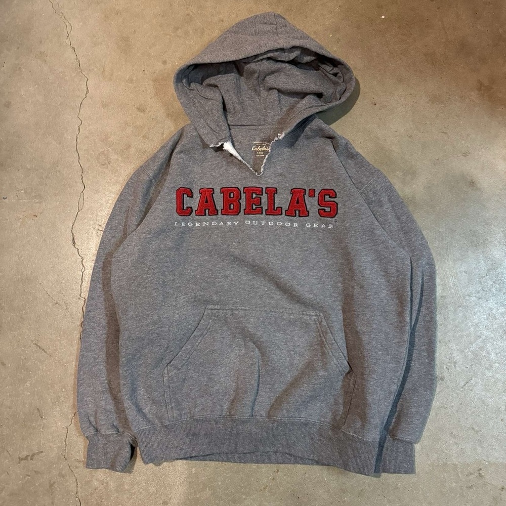 Cabela's Gray Hoodie with Prominent Text and Pullover Style